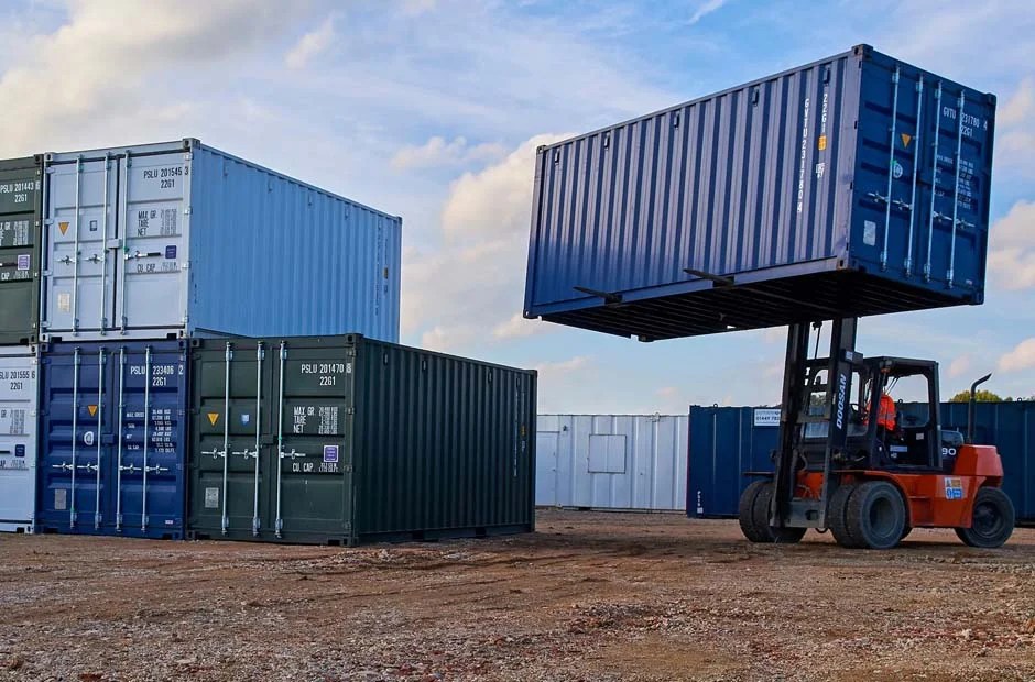 4 Top Reasons to Consider Storage Container Hire for Your Needs
