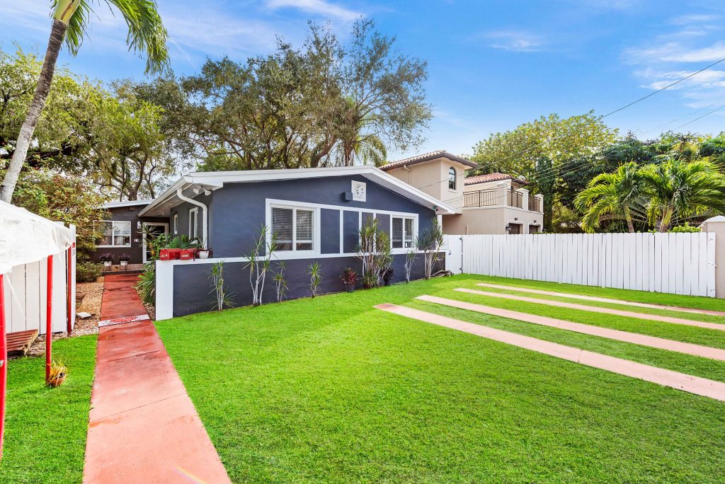 Fully Renovated Duplex for Rent in North Coconut Grove