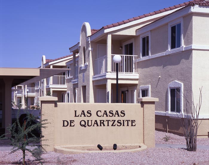 LAS CASAS DE QUARTZSITE Decca Builders
