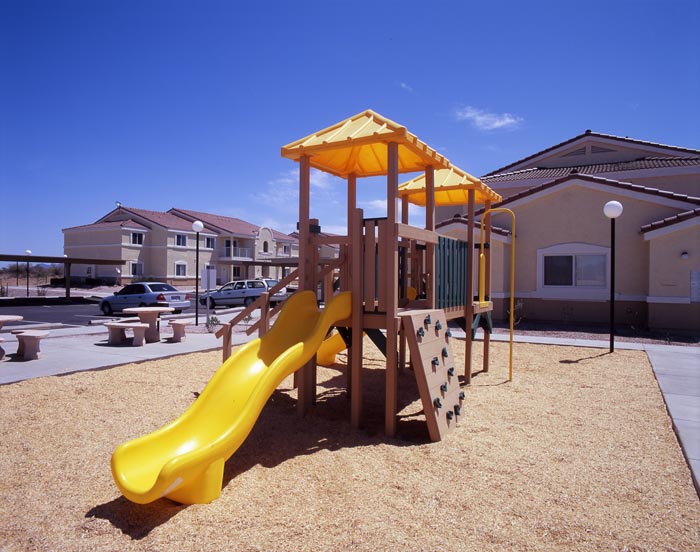 LAS CASAS DE QUARTZSITE Decca Builders