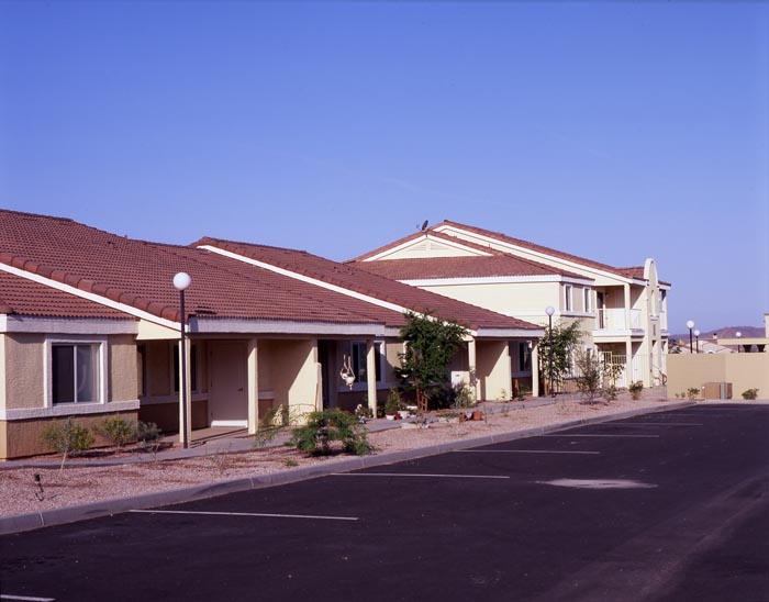 LAS CASAS DE QUARTZSITE Decca Builders