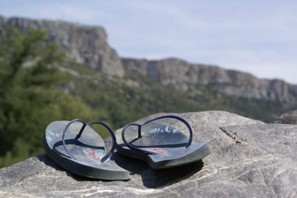 20+ Things To Not Wear While Hiking—Nearly 400 Hikers Answer Decide