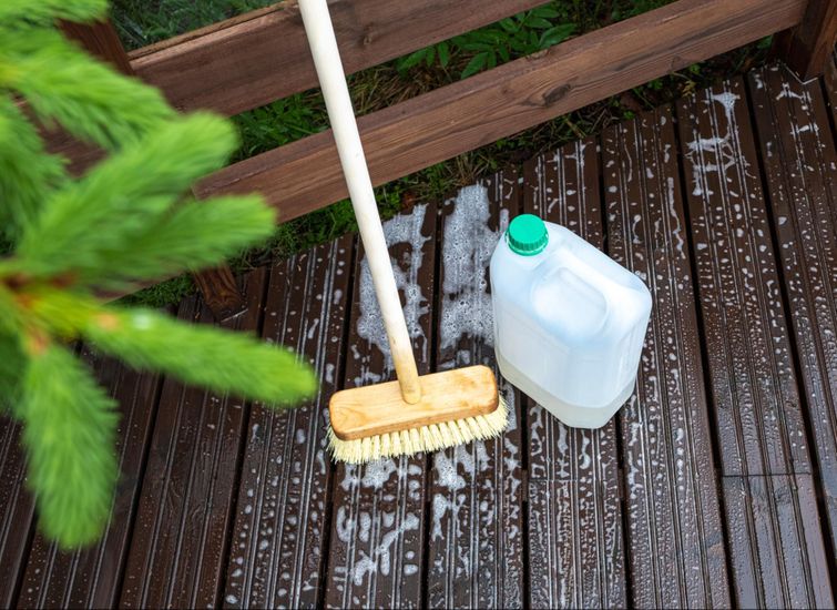 Is Composite Decking Slippery When Wet Deckly