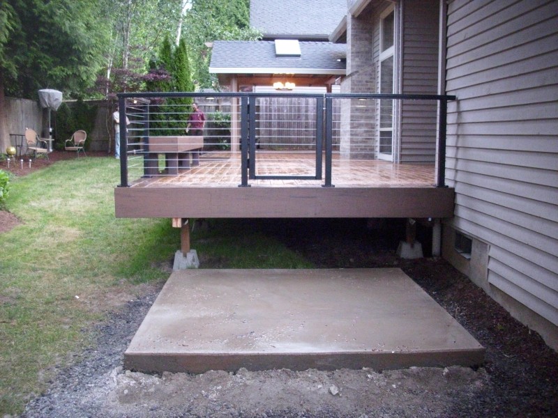 Aluminum railing with Stainless steel cable and hot tub pad Deck