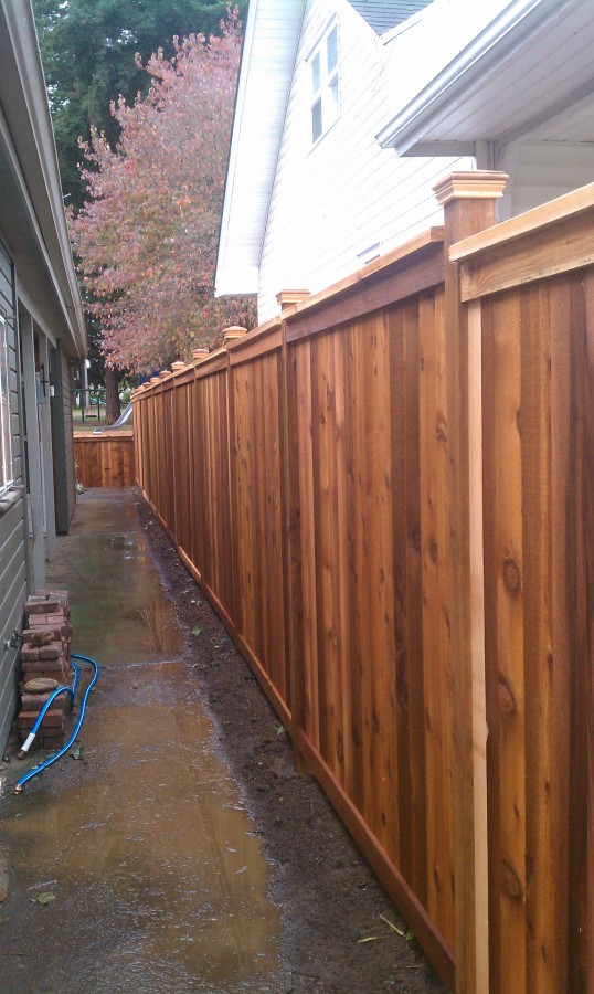Picture frame fence in North Portland Deck Masters, LLC