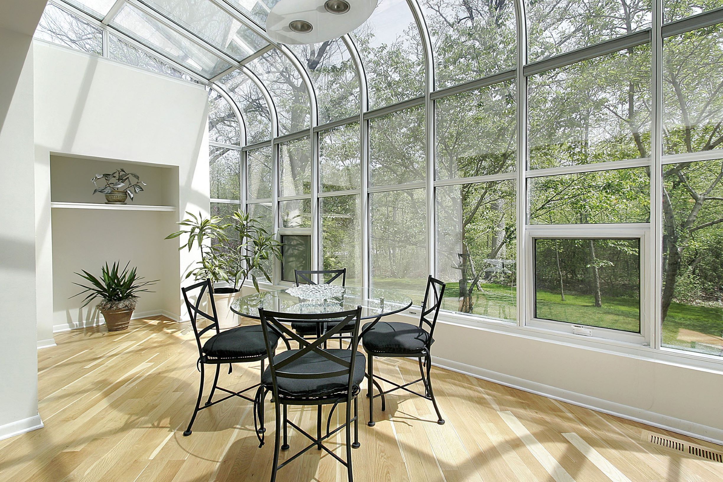 What’s The Best Sunroom Interior Material Vinyl Or Aluminum? dkr