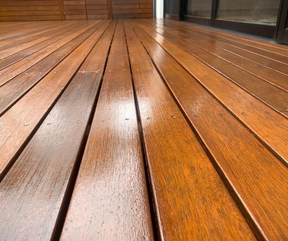 How do I know if my deck is dry enough to stain?