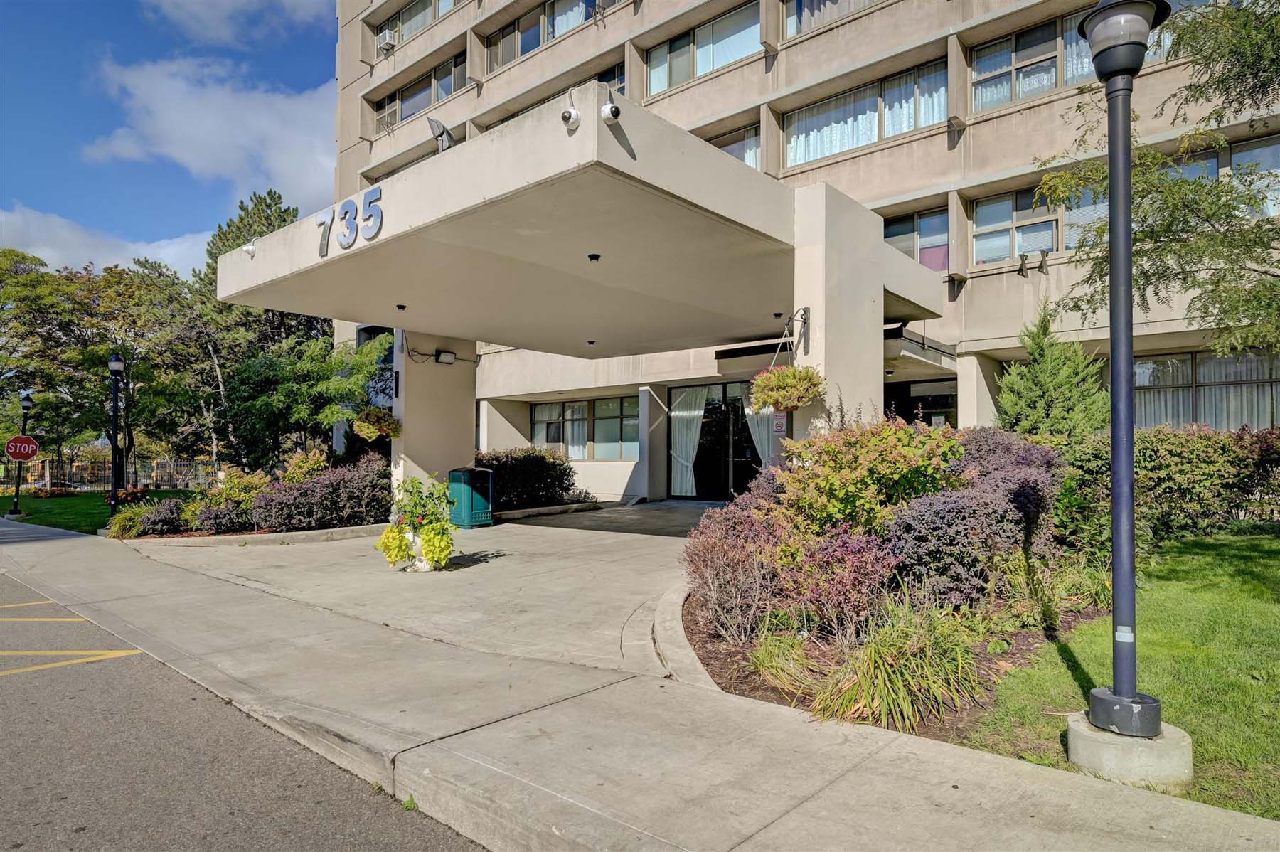 735 Don Mills Road 1805 DeClute Real Estate