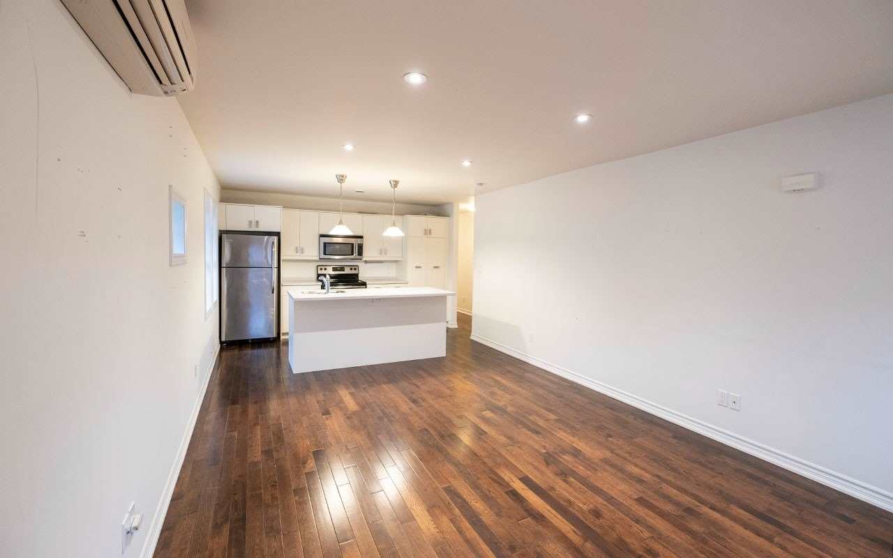 11 Bonfield Avenue Upper Unit Beaches Rental DeClute Real Estate