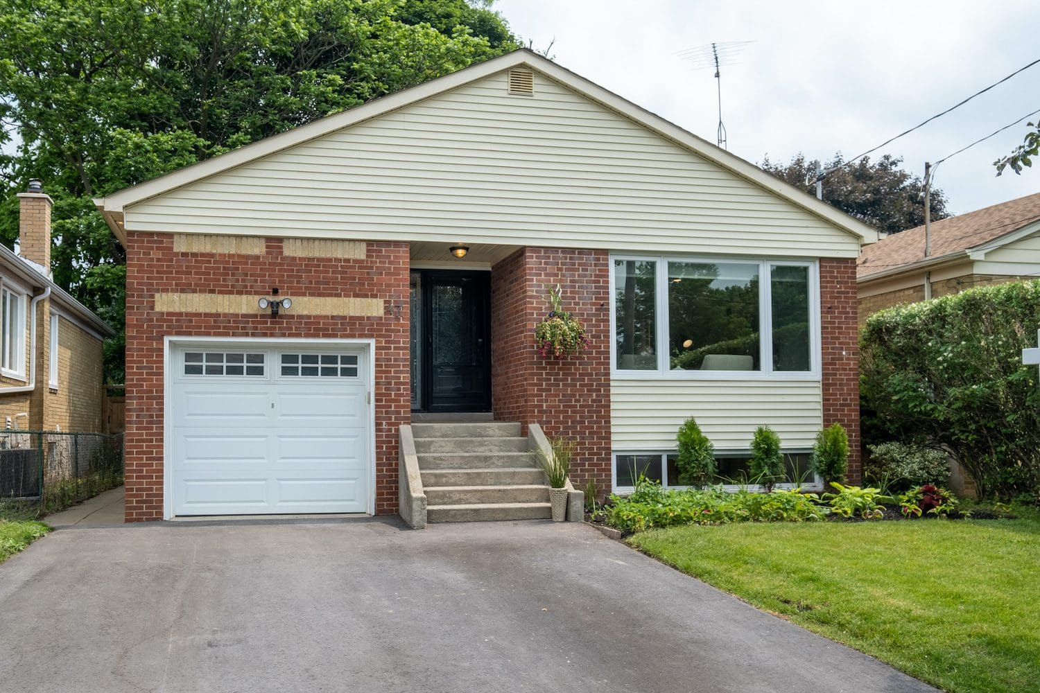 47 Montvale Drive DeClute Real Estate