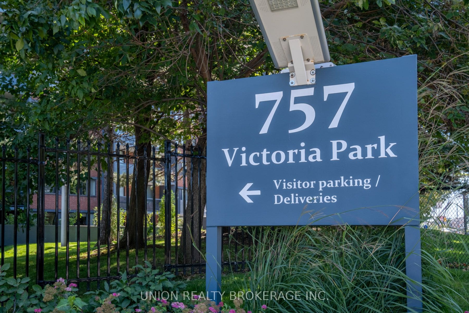 757 Victoria Park Avenue Suite 1008 DeClute Real Estate