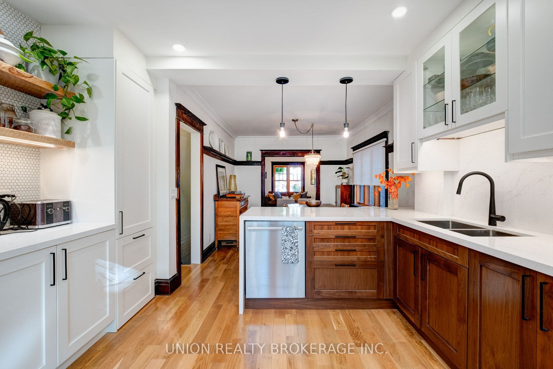 260 Silver Birch Avenue DeClute Real Estate