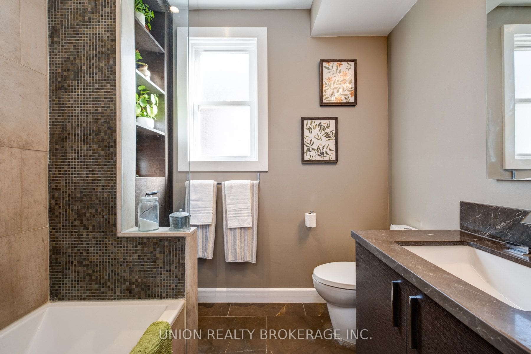 260 Silver Birch Avenue DeClute Real Estate