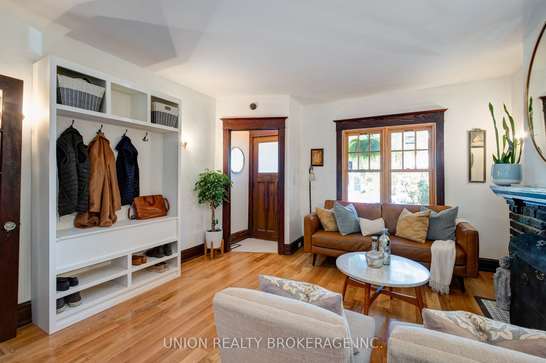 260 Silver Birch Avenue DeClute Real Estate