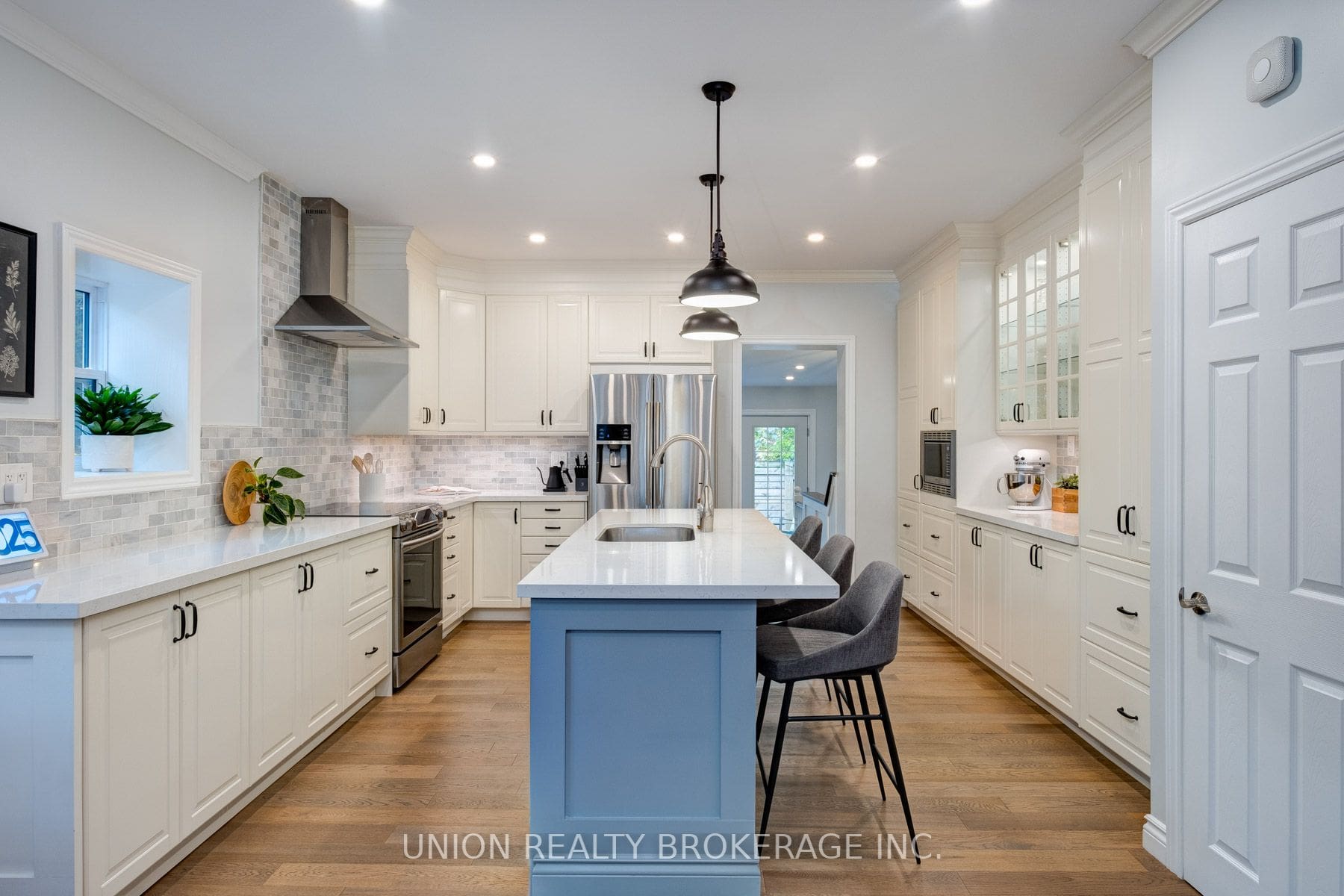 1 Neepawa Avenue DeClute Real Estate