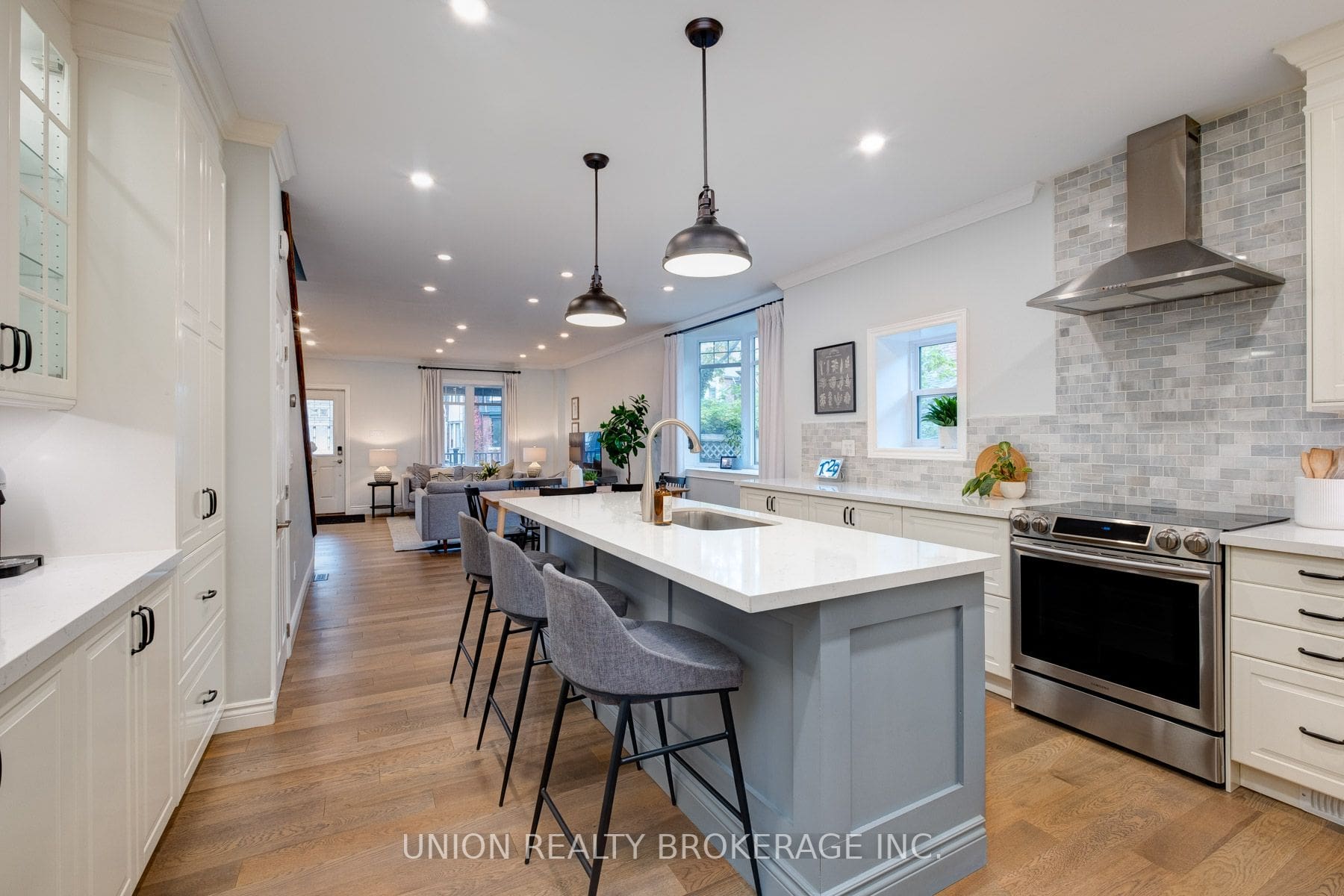 1 Neepawa Avenue DeClute Real Estate