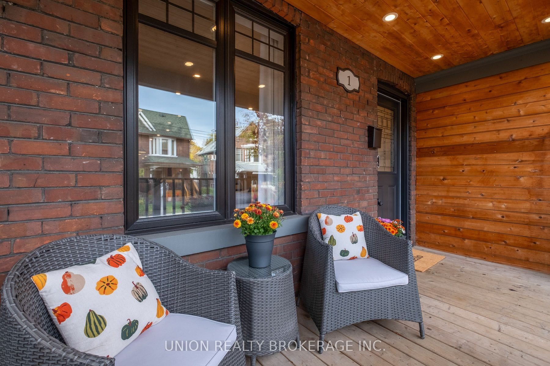 1 Neepawa Avenue DeClute Real Estate