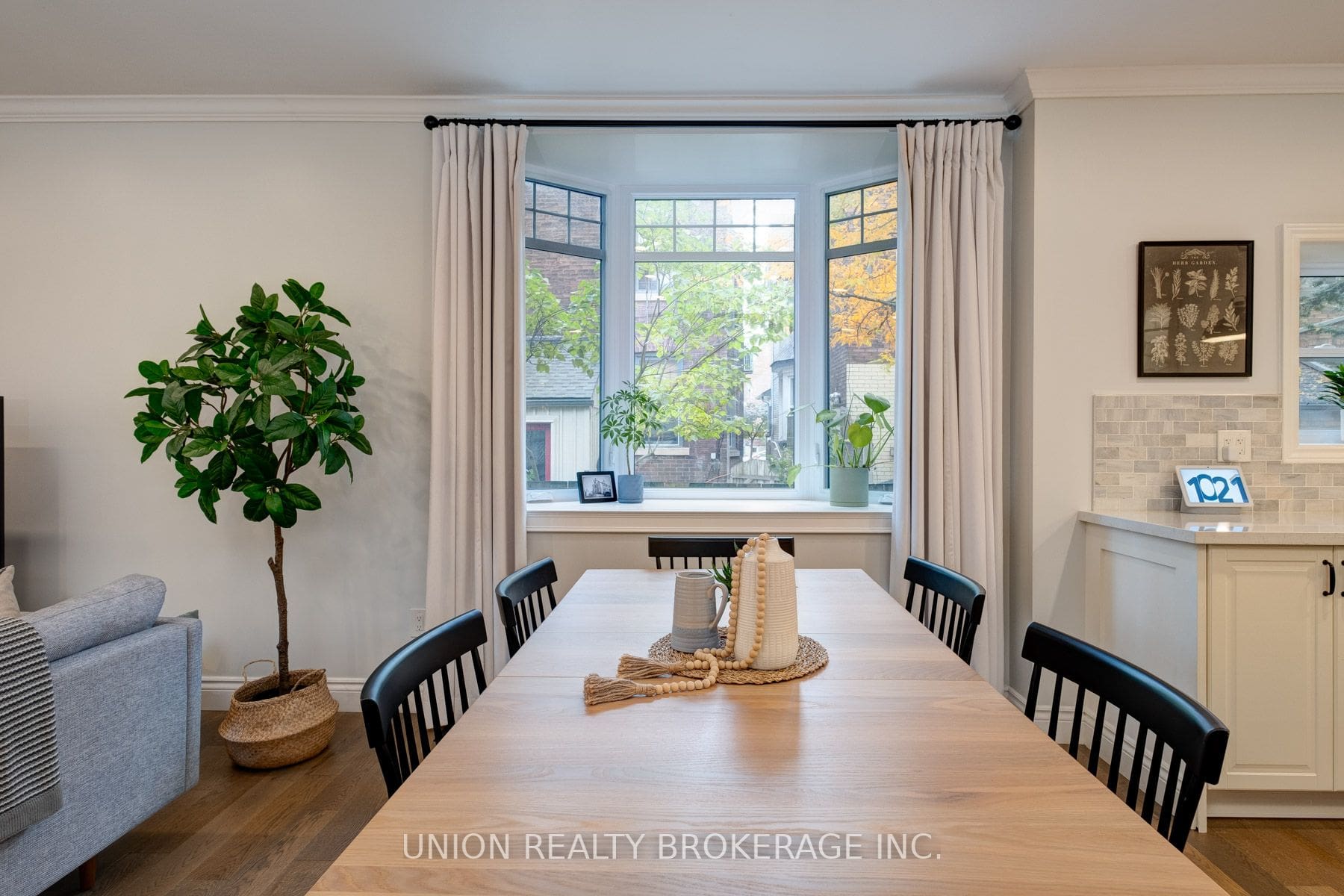 1 Neepawa Avenue DeClute Real Estate