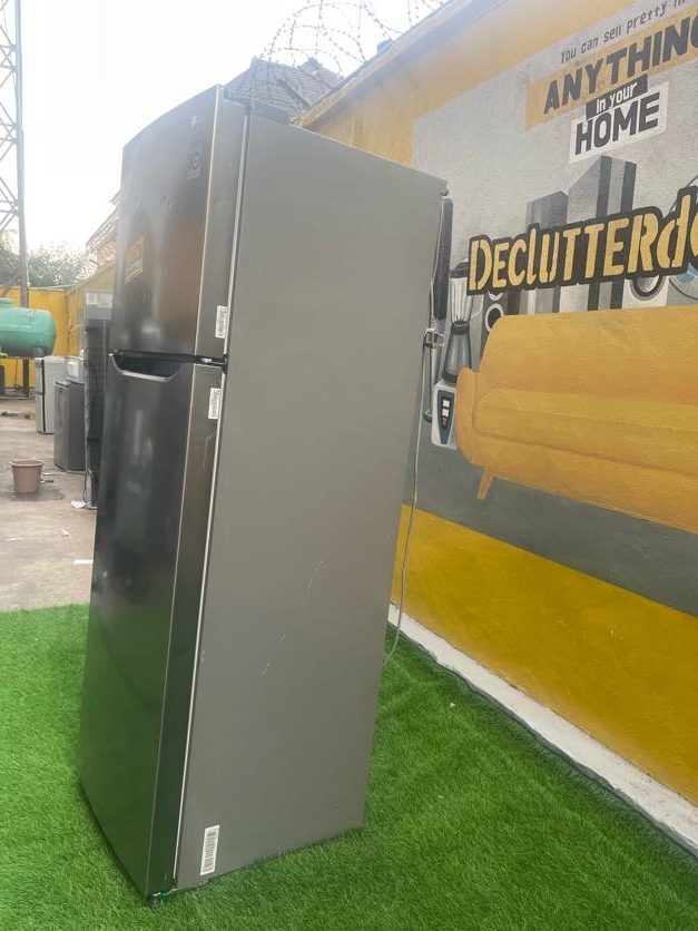 Barely Used LG GNG272SLCB 279L Top Freezer Refrigerator Declutter Dot NG