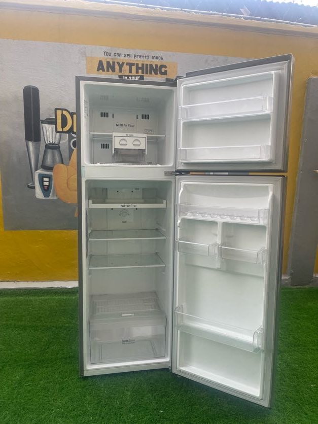 Barely Used LG GNG272SLCB 279L Top Freezer Refrigerator Declutter Dot NG