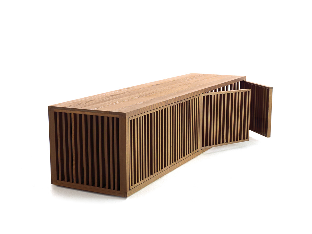 Sideboard aus massivem Holz auf DECO.de