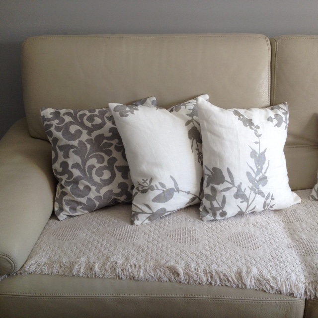Coussins Gris Et Blanc Casse Pour Salon C Decoetcouleurs Com Deco