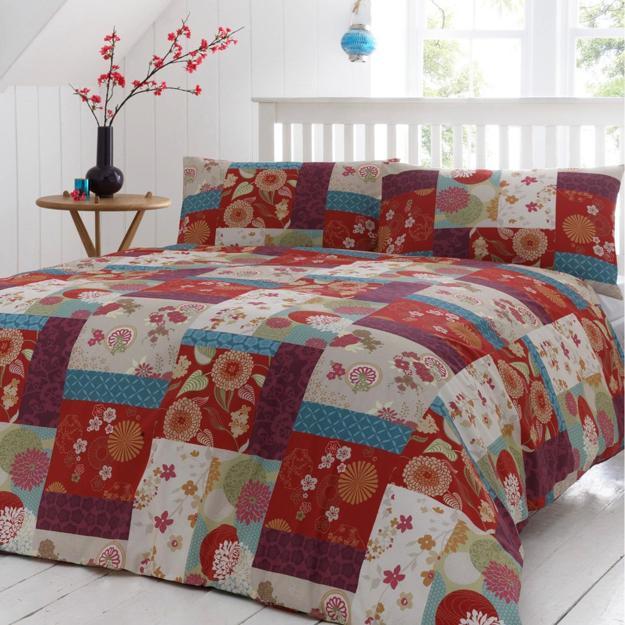 Patchwork Bed Accessories Adding Traditional Vibe to Modern Bedroom Decorating