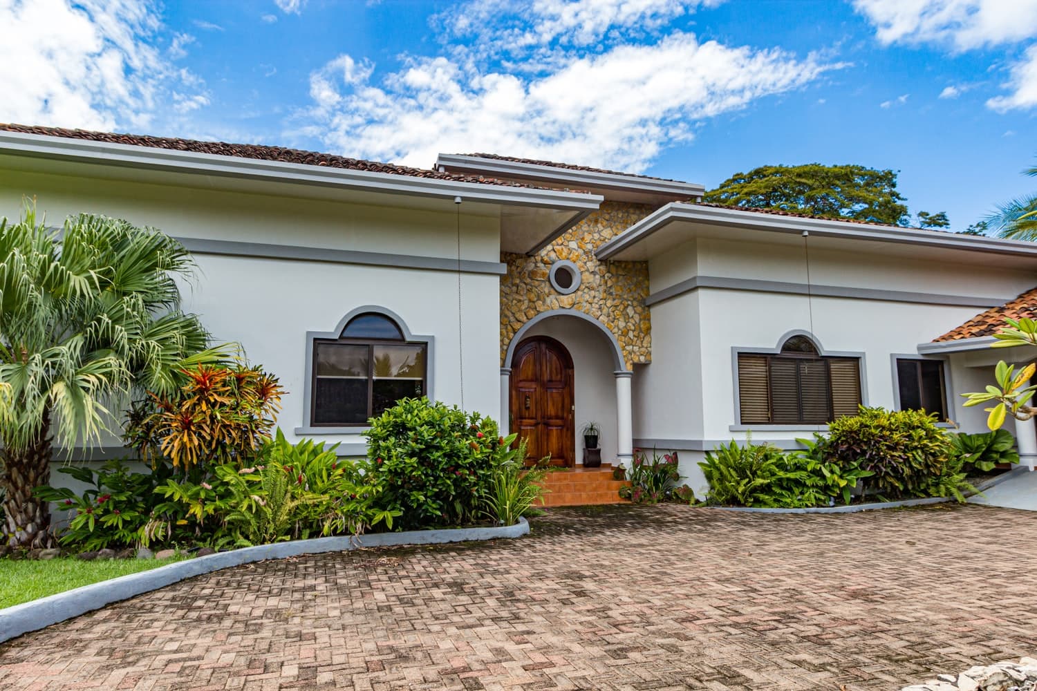 15 Driveway Ideas Spruce Up the Path to Your Home