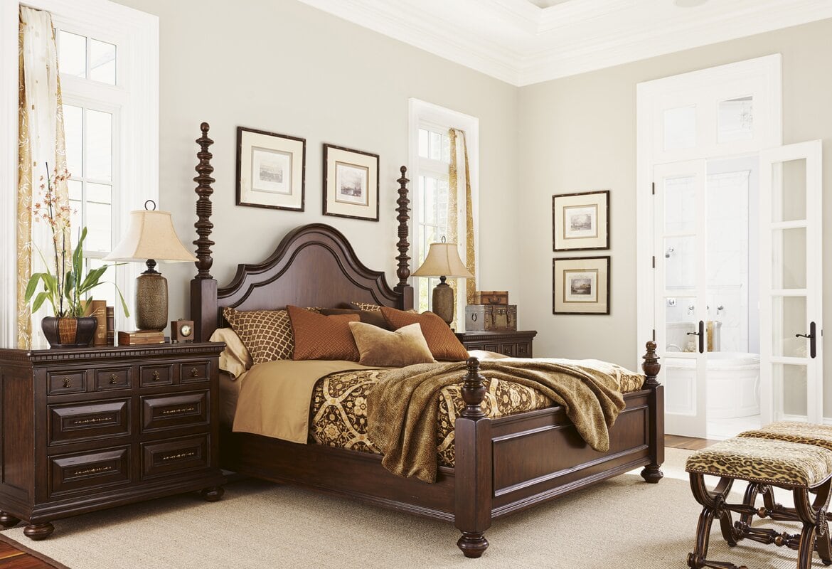 What is the Best Size Rug for Under a Queen Bed? 10 Ideas