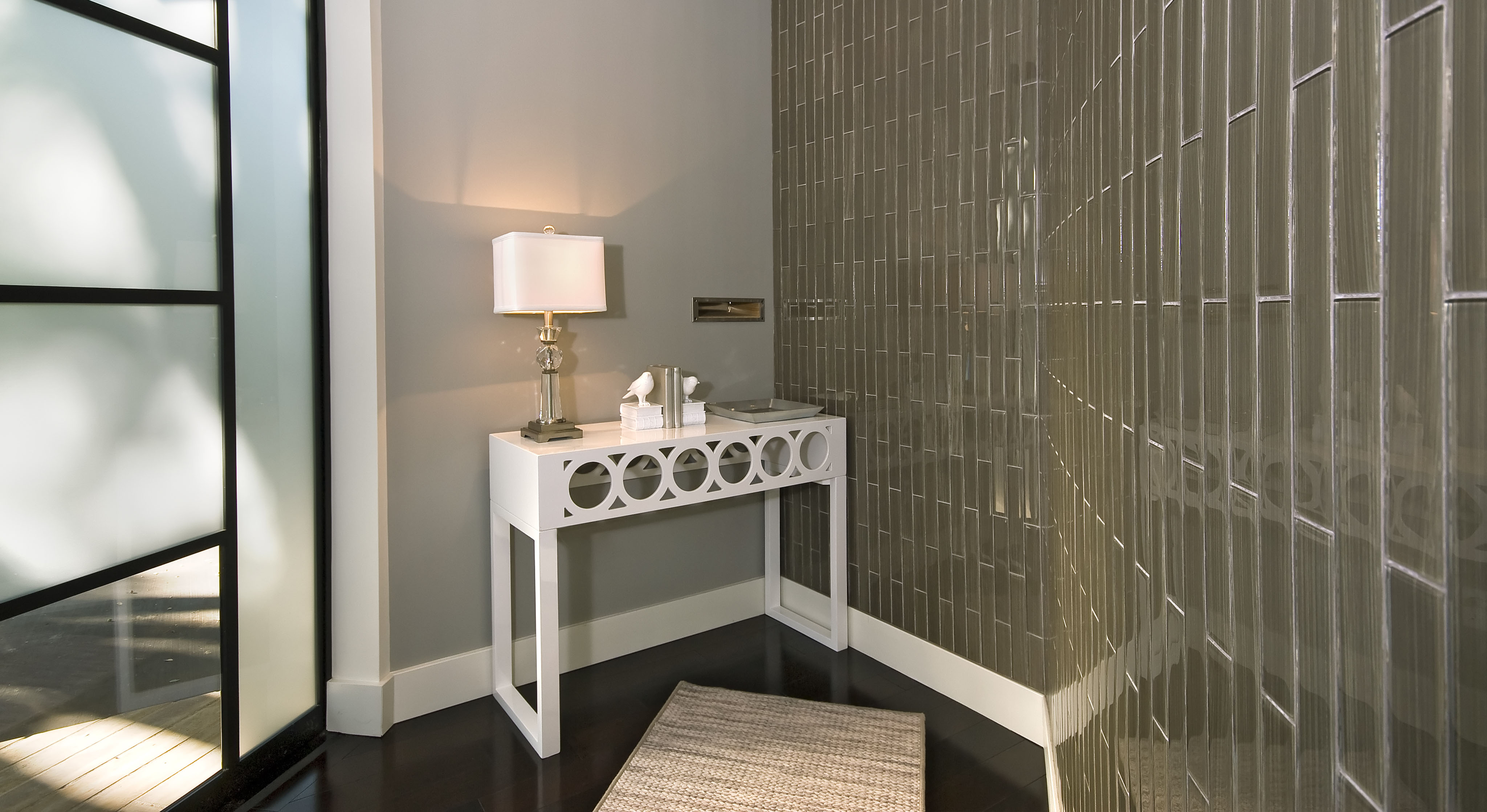 Part 2 How to decorate a long, narrow hallway [Video]