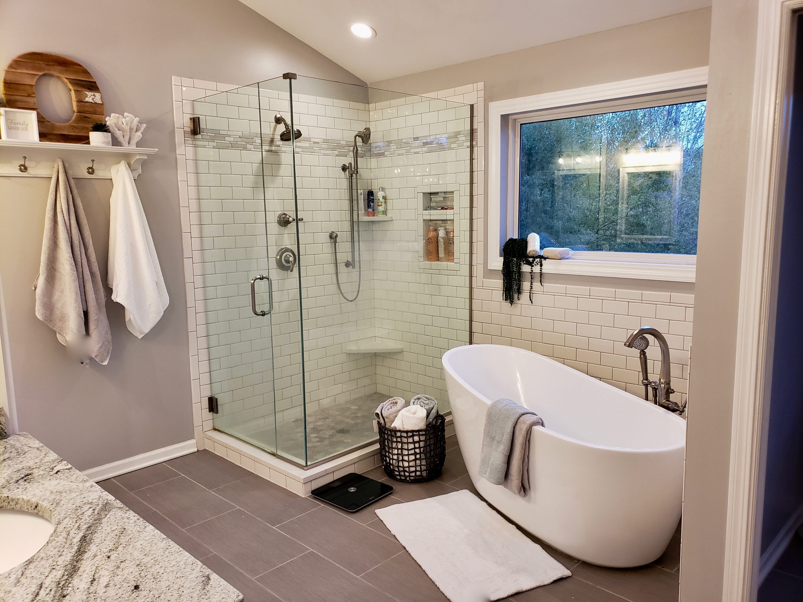 DECORATING WITH GOOD BONES Decor Designs, Inc.