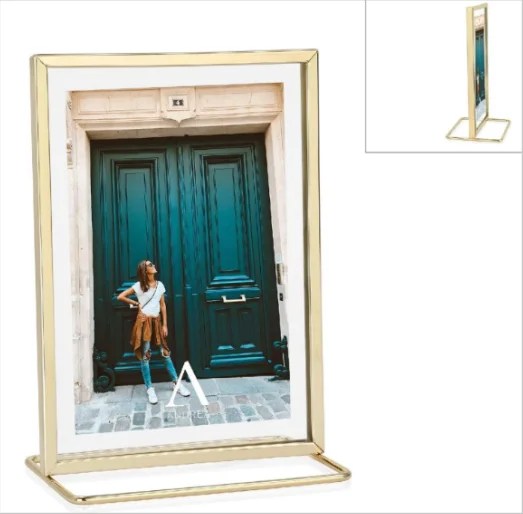 Gold stand photo frame (6x8)