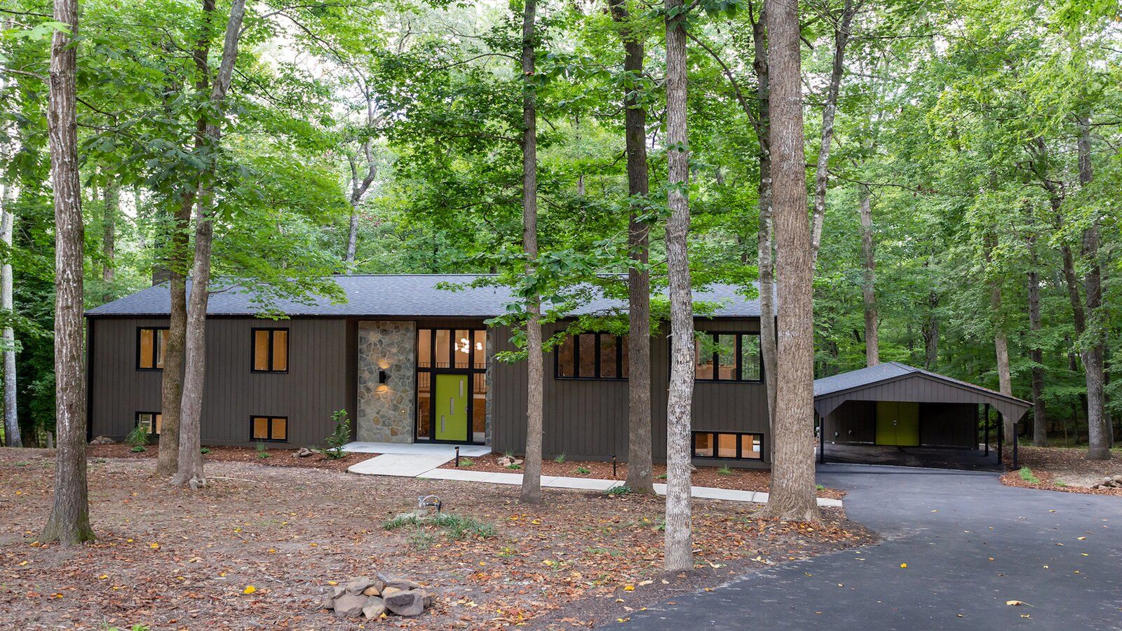 A 1972 Home With Midcentury Flair Lists for 935K in Durham, North