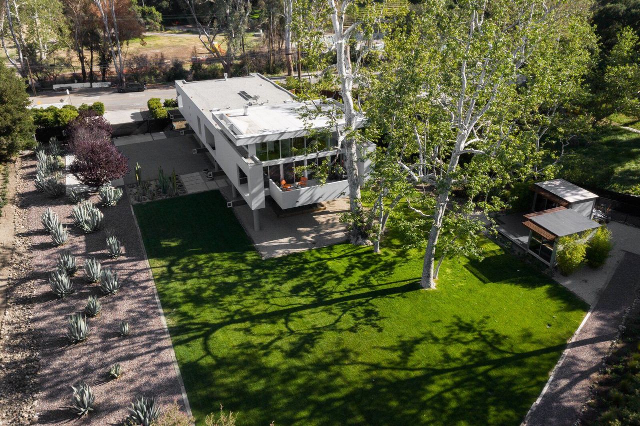 A Striking Home in the Santa Monica Mountains Decor Report