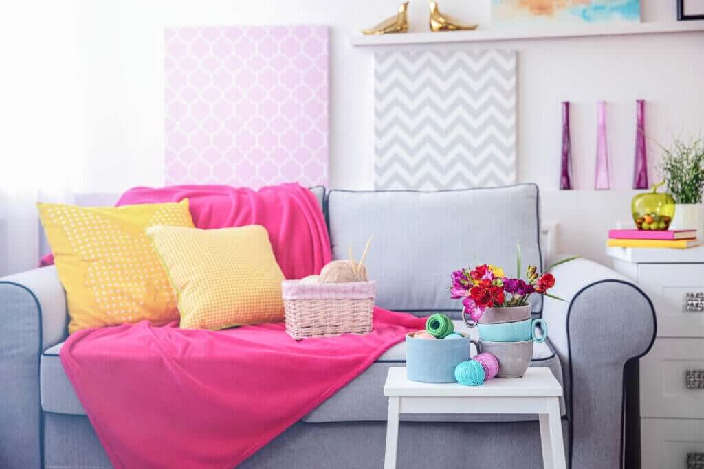 Combining Pink and Yellow Decor Tips