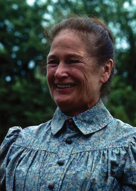 Marilla Cuthbert's Shirtwaist Decor To Adore