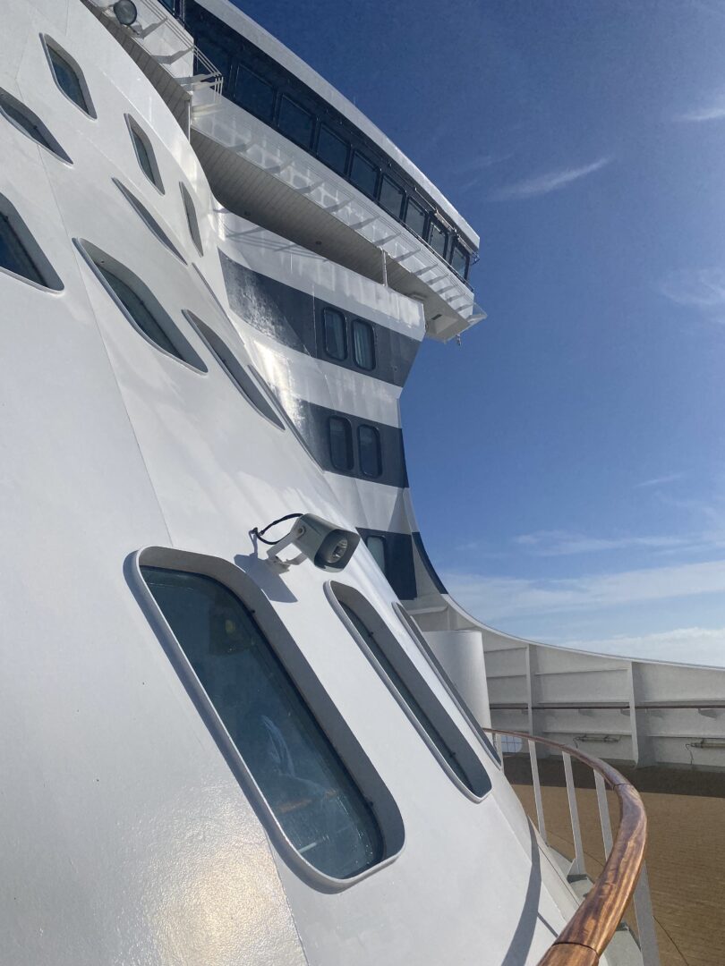 Casual Fashions on the Queen Mary II Decor To Adore