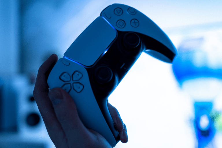 Why is my PS5 controller red? Decortweaks
