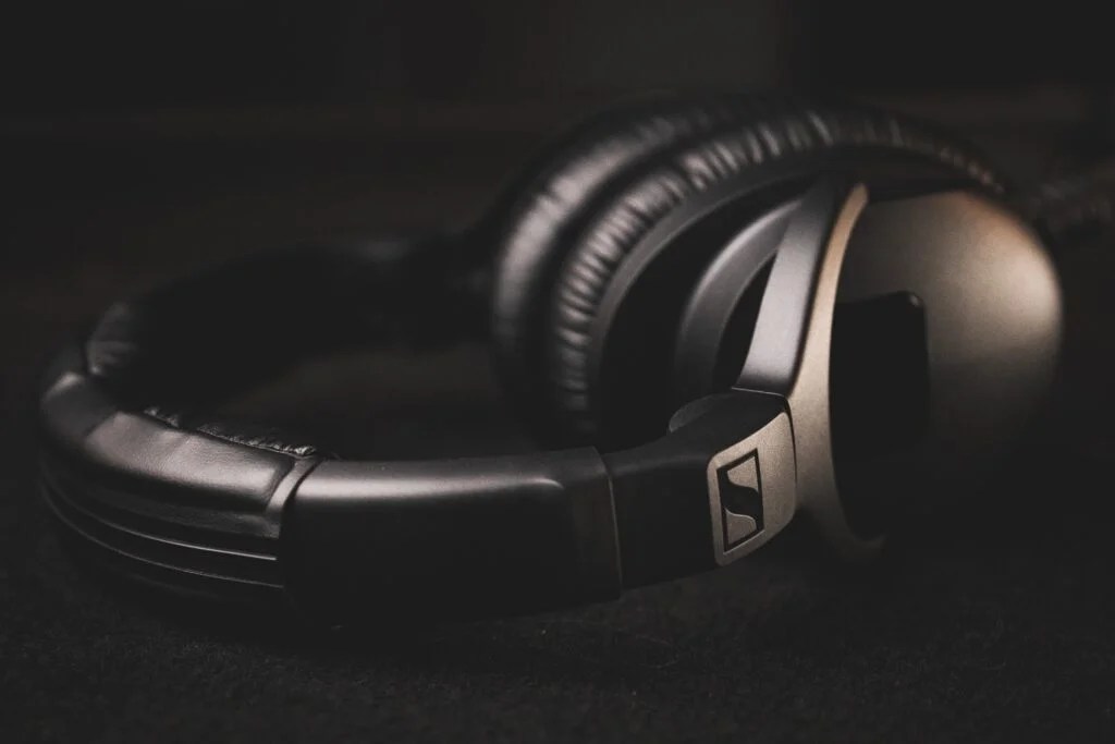 How To Pair Sennheiser Headphones & Earbuds Decortweaks