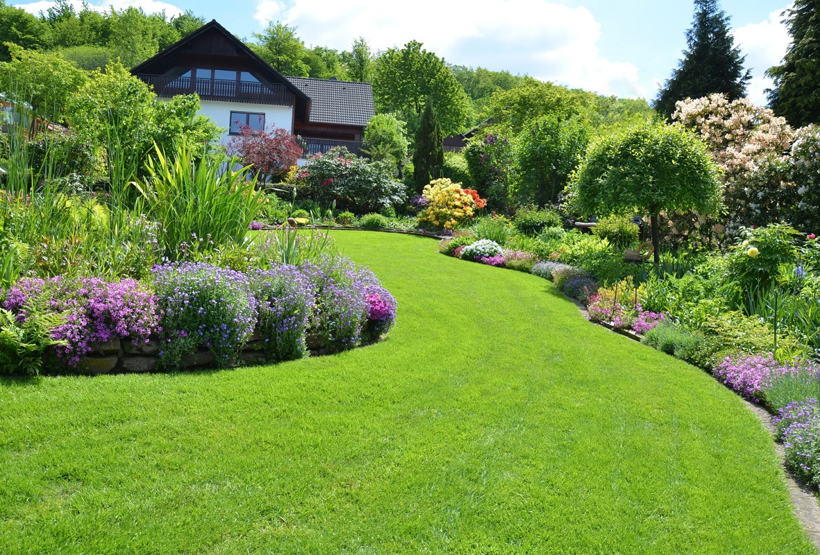 5 Landscaping Tips and Tricks for Homeowners DeCoSee