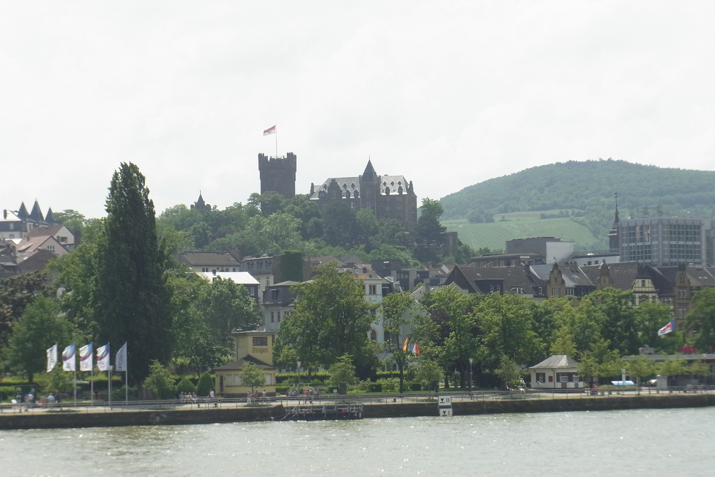 Day 1 Rüdesheim, Assmannshausen, Bingen, Burg Rheinstein, der Rotenfels Singular Scene