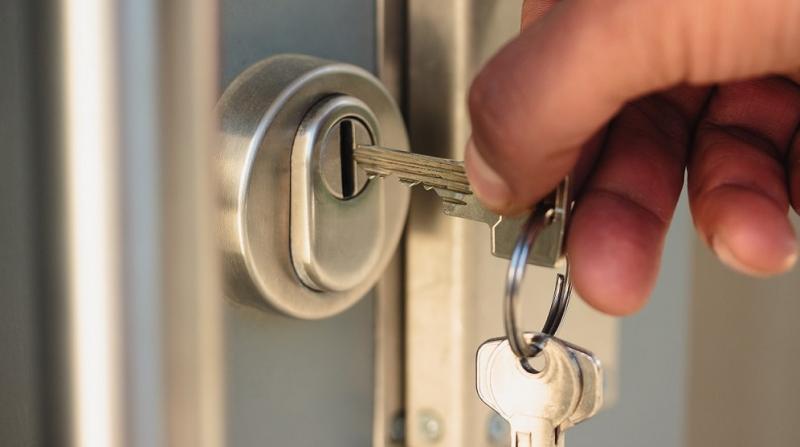 Comment changer un cylindre de serrure de porte