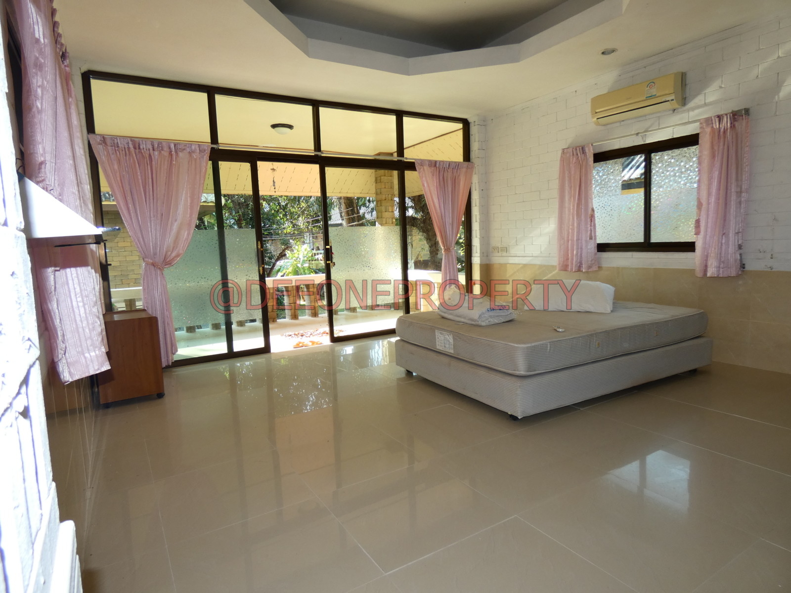 Sea Front One Bedroom House for Rent North West Coast, Koh Chang