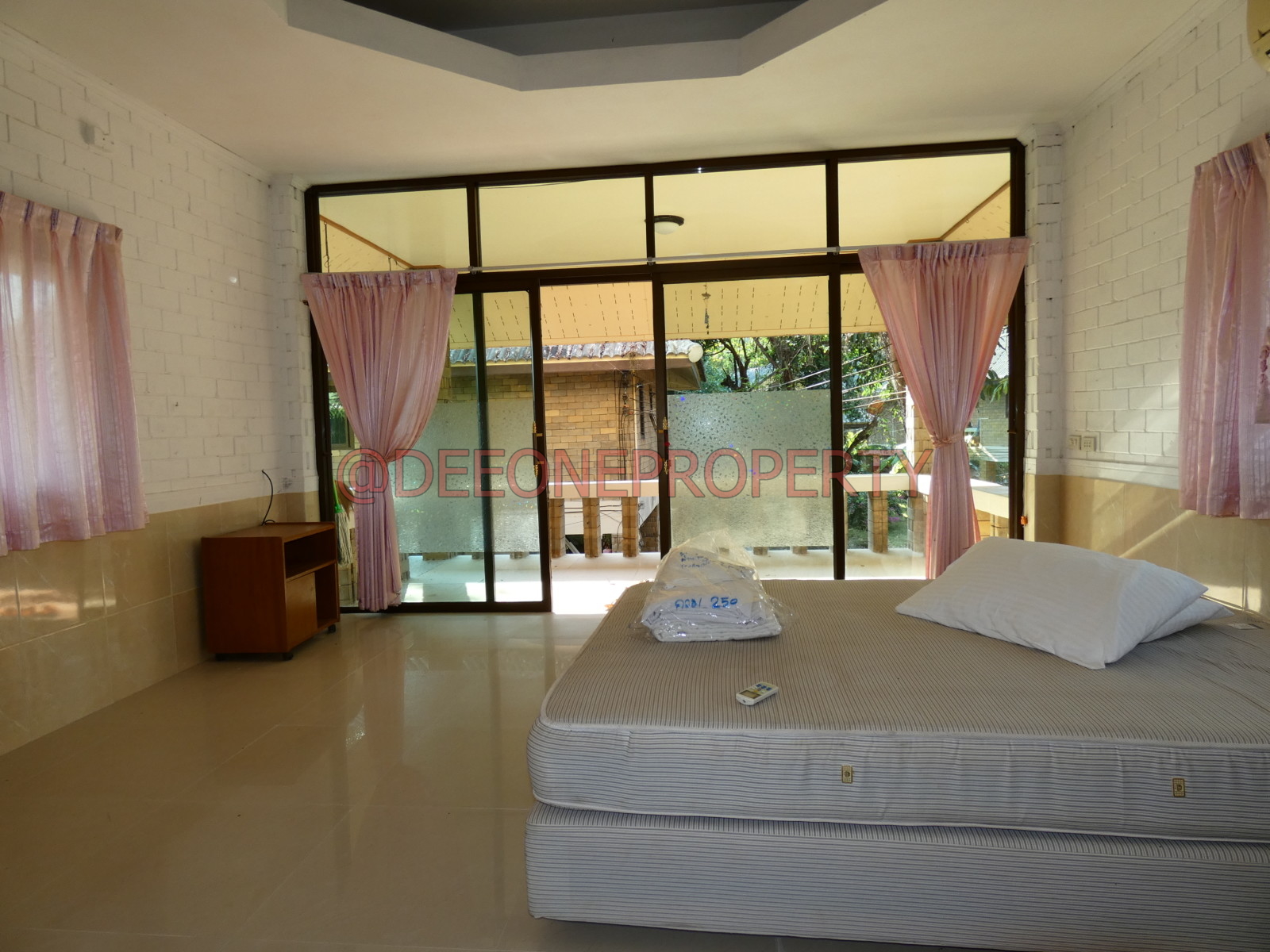 Sea Front One Bedroom House for Rent North West Coast, Koh Chang