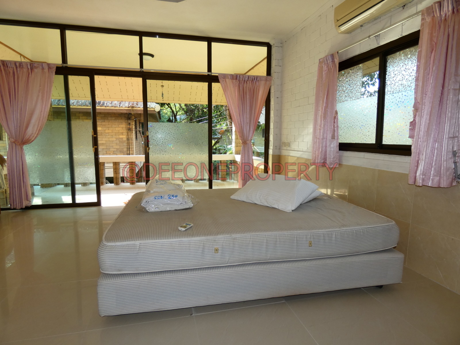Sea Front One Bedroom House for Rent North West Coast, Koh Chang