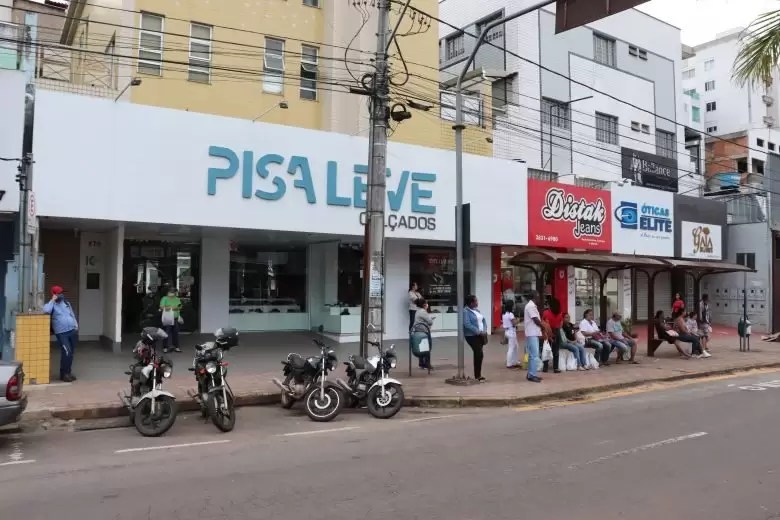 Lojas de Itabira poderão funcionar em novo horário a partir desta quinta