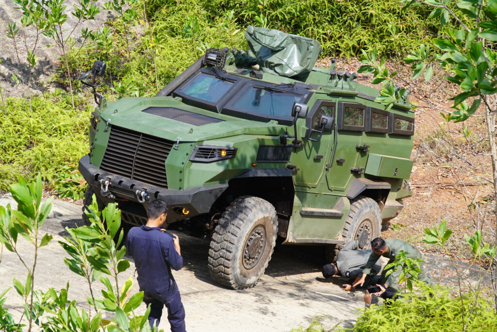 kereta kebal buatan malaysia
