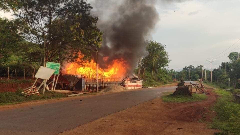 Gambar Api Pertempuran Latar belakang pertempuran