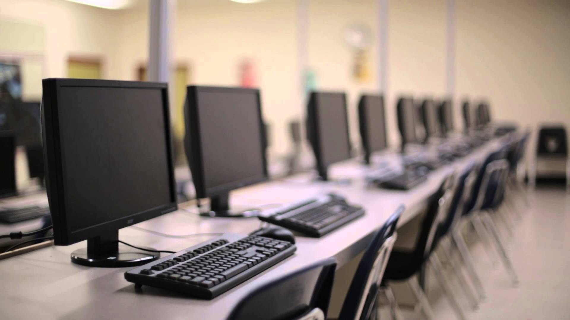 New Mobile Computer Lab provides web access to children in Fifth
