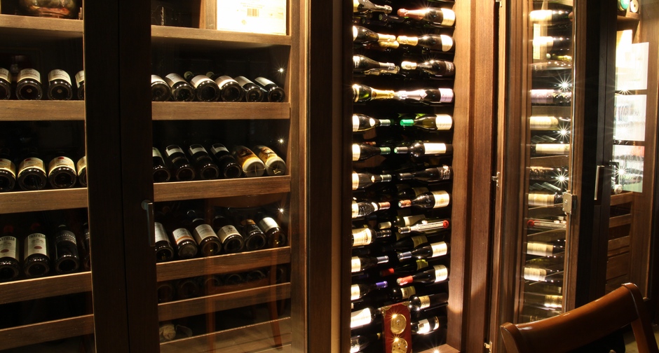 Armoire à vin sur mesure en wengé huilé Liège 2012